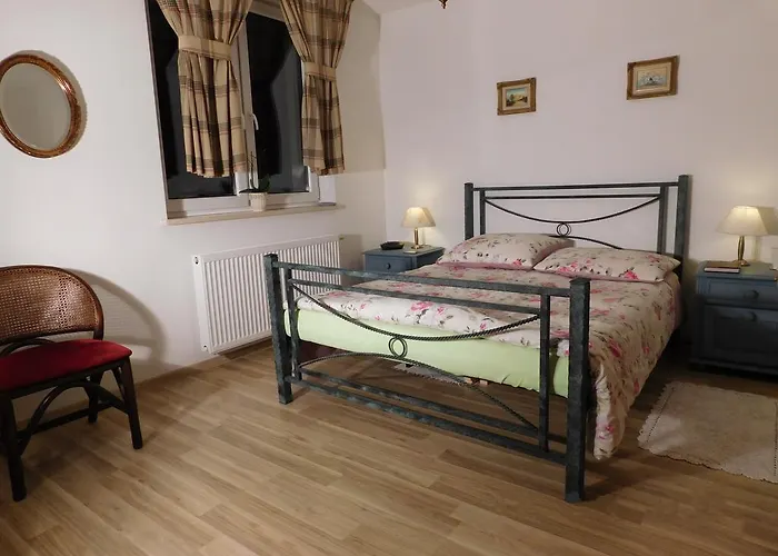 Pod Czarną Sosną * Bialy Lug