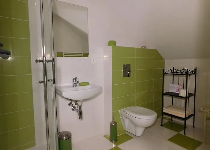 Pod Czarną Sosną Gospodarstwo agroturystyczne *